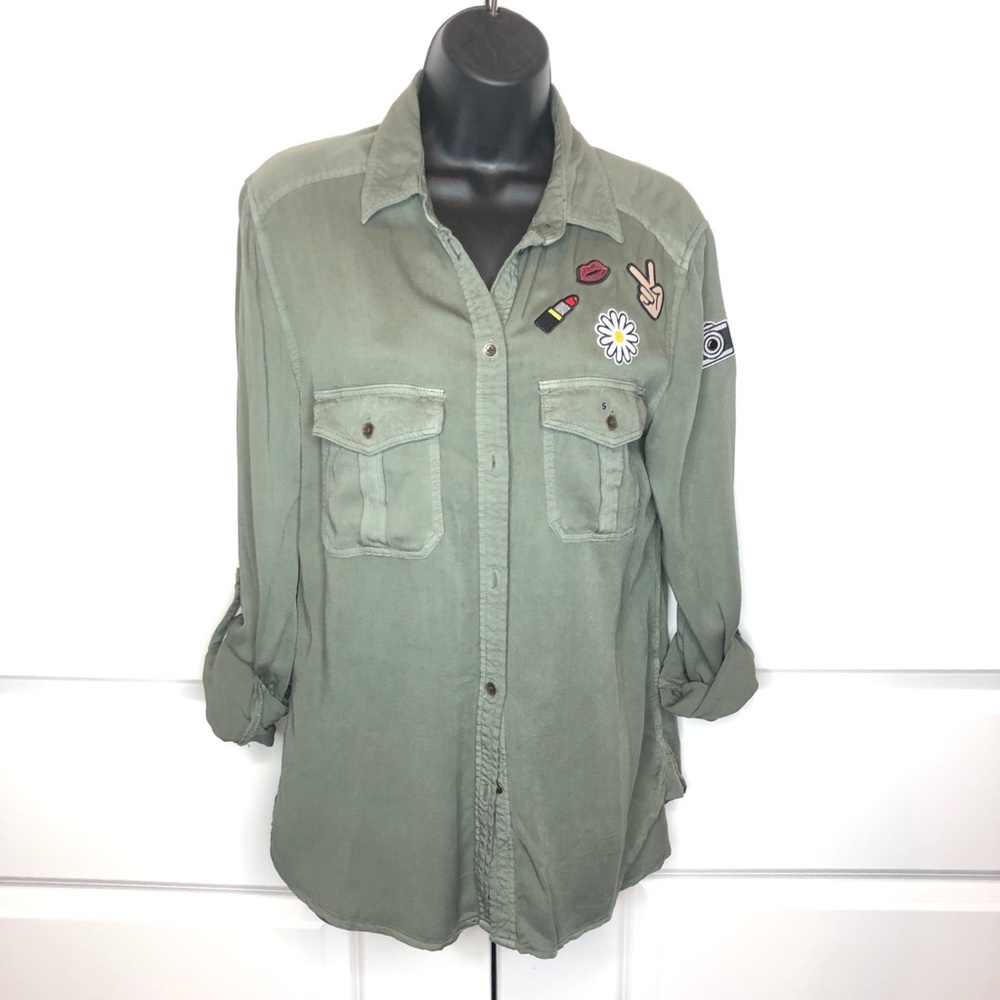 American Eagle Button Up